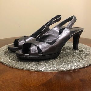 Bandolino charcoal silver pumps